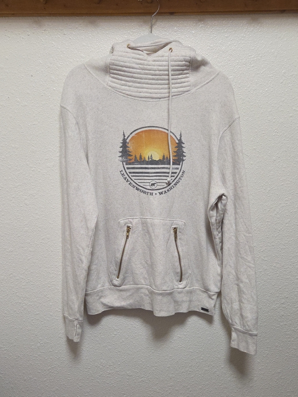 Leavenworth Octoberfest Cream Cowl-Neck Pullover Sweater